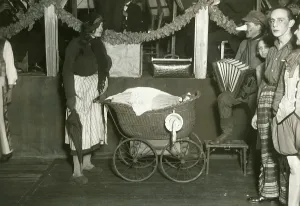 Immigration: Actor at the Goldrausch-Fest, 1927