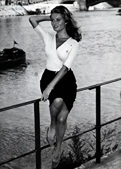 Sexpot: Actress Belinda Lee 1935 - 1961
