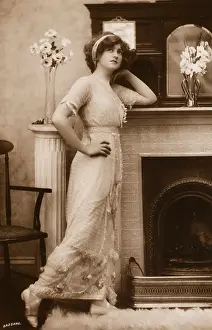 Grate: ACTRESS GABRIELLE RAY