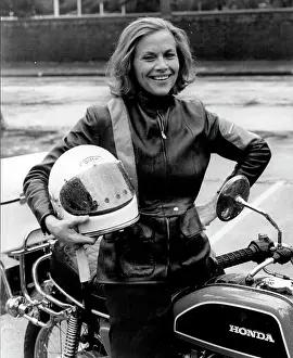 Garratt: Actress Honor Blackman 1925 -