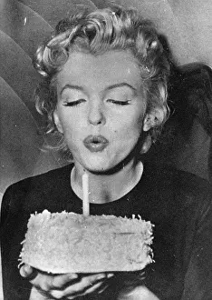 Actress Marylin Monroe on her 30tiest