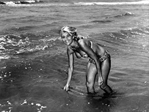 Plunges: Actress Nuccia Cardinali