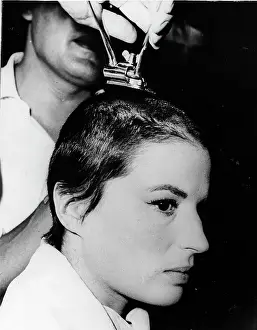 Silvana: Actress Silvana Mangano getting her hair cut