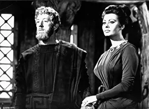 Guiness: Actress Sophia Loren 1934 -