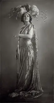 Saal: Actress Else Wohgemuth as Circe in uber allen