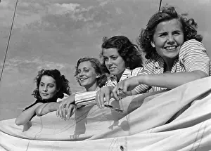 Klingler: Actresses on a sailing trip, 1941