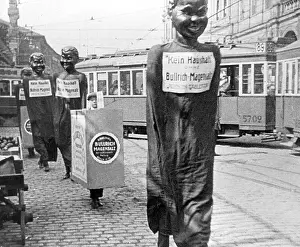 Advertisers: Advertisement in Berlin, 1926