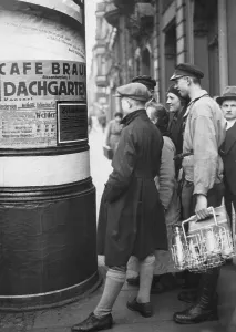 Milkman: Advertising column in Berlin, 1933