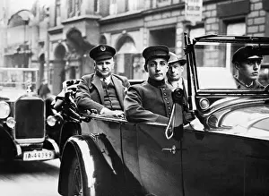 Assistants: ADAC car guide service in Berlin, 1928