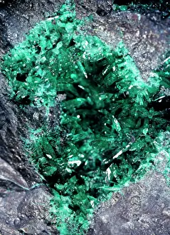 Fluorescing: Adamite