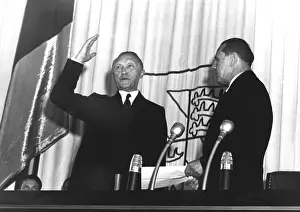 Flagge: Adenauer is sworn in as chancellor