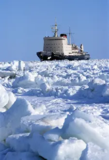 Chukchi: Admiral Makarov nuclear-powered icebreaker, 1983