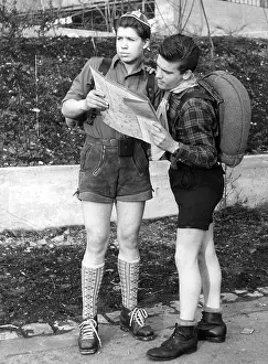 Freizeit: Adolescent hikers 1958