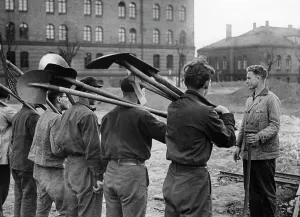 Graduation: Adolescents at work during the Werkhalbjahr, 1933