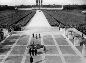 Drittes: Adolf Hitler