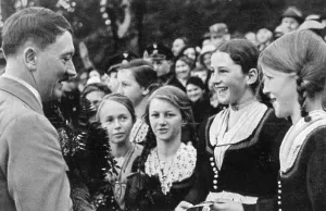 Plaits: Adolf Hitler