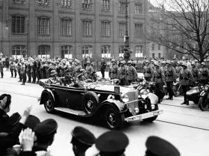 Paraden: Adolf Hitler