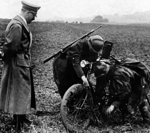 Manoeuver: Adolf Hitler attends a troop exercise 1938