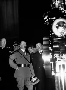Technic: Adolf Hitler at the automobile exhibition 1935
