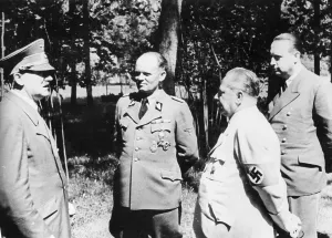 Hewel: Adolf Hitler, Bauer, Heinrich Hoffmann, Walter Hewel, 1944