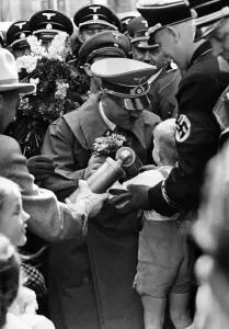 Absperrdienst: Adolf Hitler on the Day of the Great German Reich in V