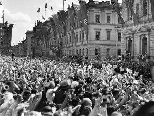 Anhalter: Adolf Hitler drives through Berlin, 1940
