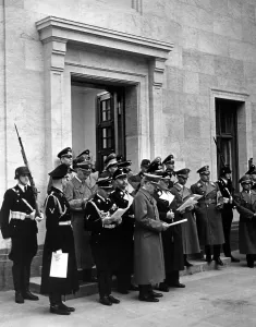 Walther: Adolf Hitler with entourage on his birthday, 1939