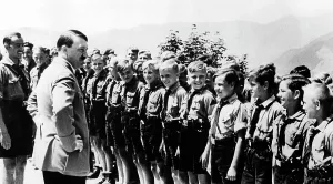 Berchtesgaden: Adolf Hitler greeting members of the Jungvolk