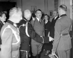 Stettin: Adolf Hitler greets August von Mackensen