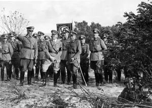 Fromm: Adolf Hitler at infantry training exercise