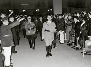 Huehnlein: Adolf Hitler at the IV. automobile exhibition