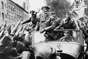 Limousine: Adolf Hitler and Julius Schaub back in Berlin after their tr
