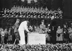 Bricklayer: Adolf Hitler at the laying of the foundation stone for the K