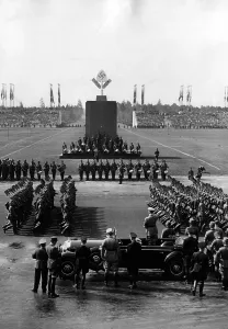 Drummers: Adolf Hitler during the march of the RAD on