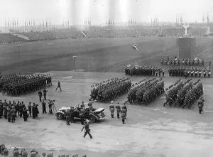 Drummer: Adolf Hitler at the march of the RAD at the