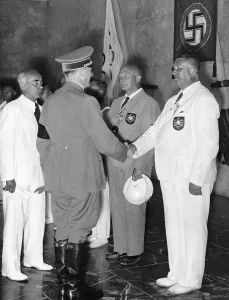 Tschammer: Adolf Hitler with members of the German Olympic team 1936