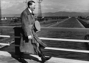 Energetic: Adolf Hitler on the Neckar bridge