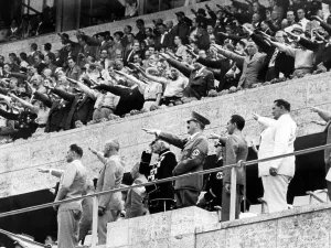 Apart: Adolf Hitler with other NS functionaries at the Berlin O