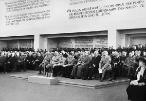 Amann: Adolf Hitler at the opening of the exhibition Give me four