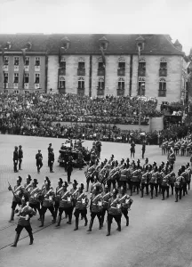 Drummer: Adolf Hitler at the parade of the Schutzpolizei