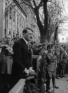 Waits: Adolf Hitler in Postsdam, 1933