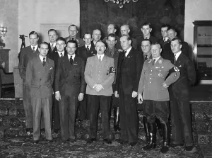 Bernd: Adolf Hitler with racing drivers, 1935