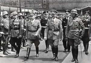 Reichsfuehrer: Adolf Hitler at railway station, Munich