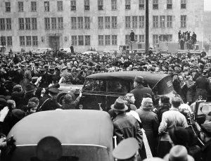 Mercedes Benz: Adolf Hitler returning from Memel, Berlin 1939