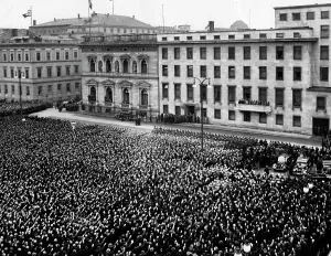 15000: Adolf Hitler speaks to the trian workers, 1937