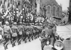 Salomon: Adolf Hitler steps off a march past during the Nuremberg Ral
