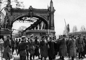 Entourage: Adolf Hitler in Strasbourg, 1940