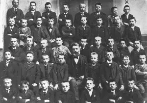 Linz: Adolf Hitler as a student in Class 1b, Linz