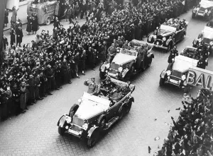 Jeep: Adolf Hitler in Vienna, 1938