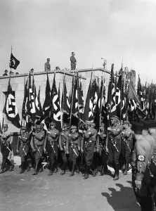 Luitpold: Adolf Hitler and Viktor Lutze in the Luitpold